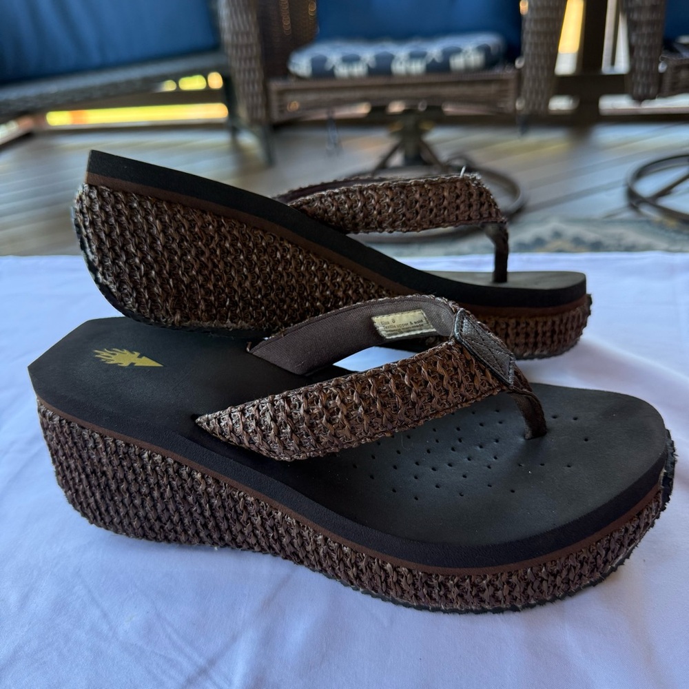 Volatile Sandals Women’s 8 Casual Flip Flop Wedge Thong Comfort Brown Slip On